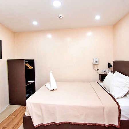 Emerald Island Hotel Balabag  Екстер'єр фото