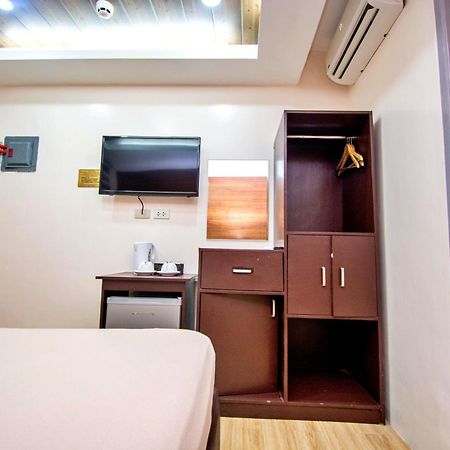 Emerald Island Hotel Balabag  Екстер'єр фото