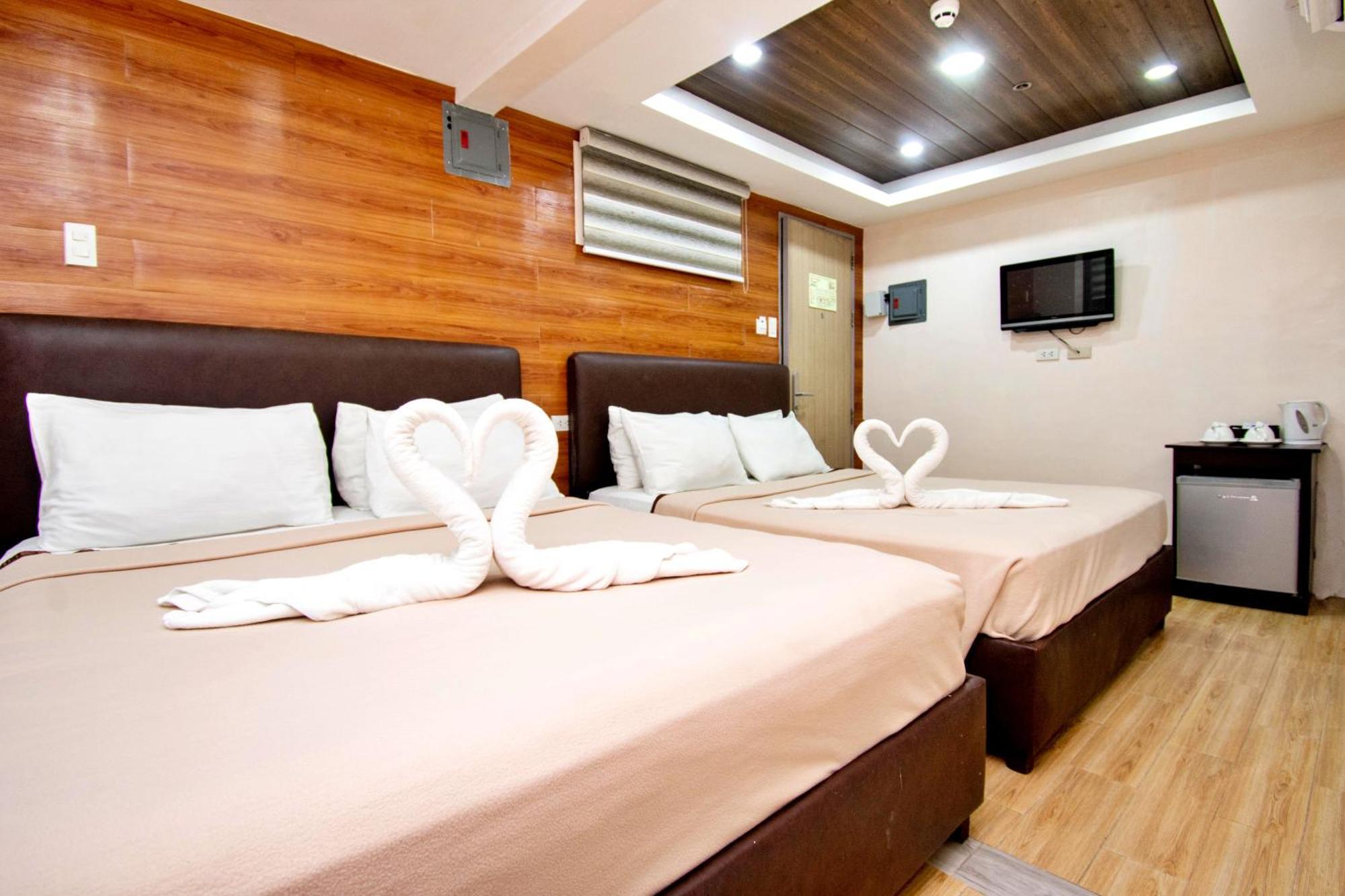 Emerald Island Hotel Balabag  Екстер'єр фото