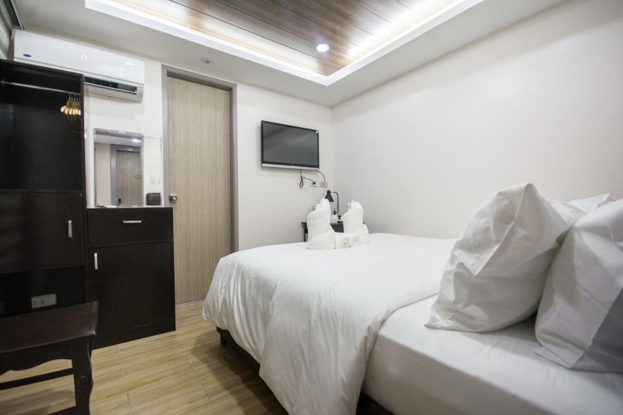 Emerald Island Hotel Balabag  Екстер'єр фото